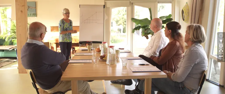 Door workshops te geven wordt op laagdrempelige wijze vertelt over de mogelijkheden die de methode biedt.