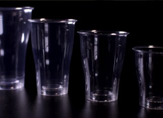 Innovatieve recyclebare kunststof glazen met glasuitstraling